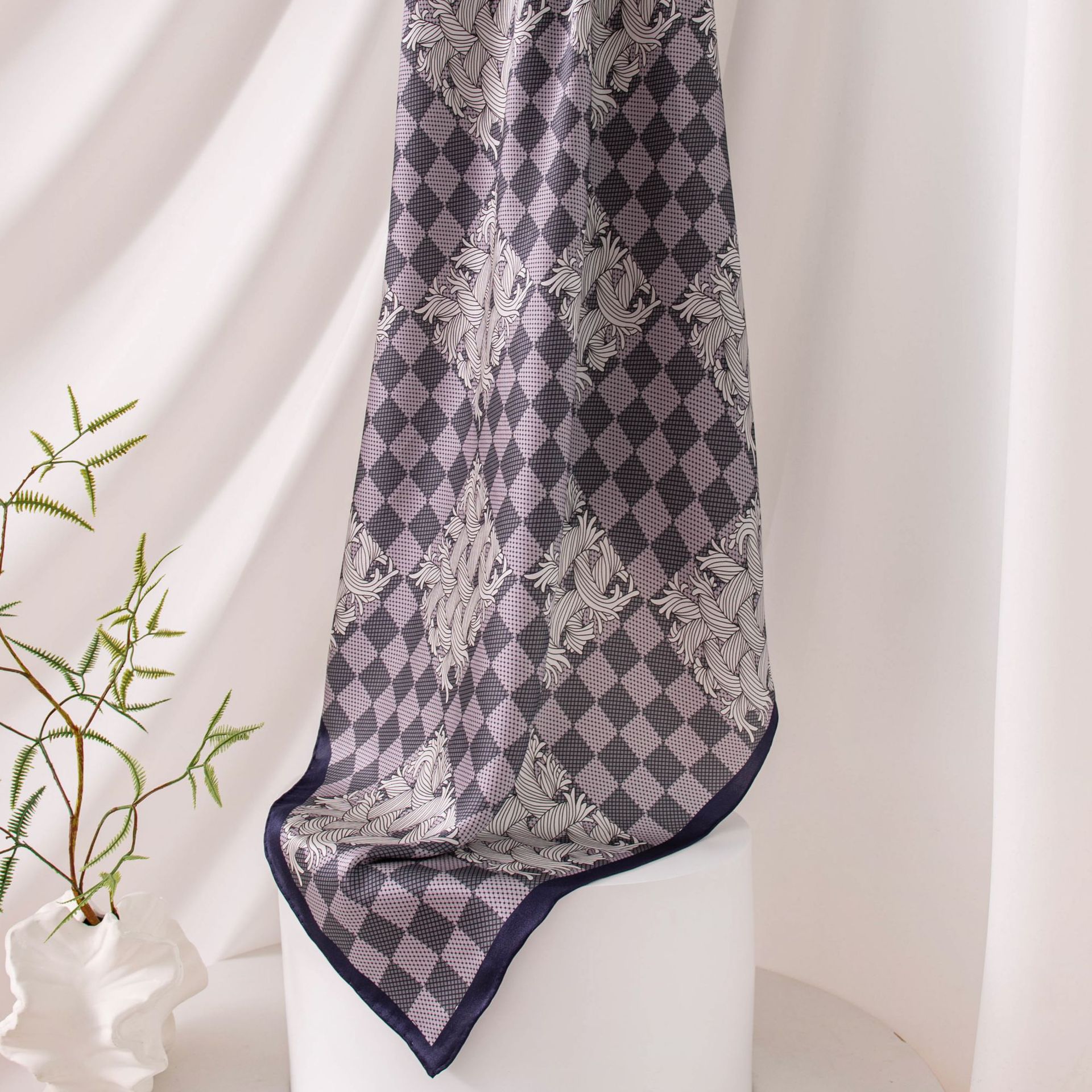 FHZ25-9819-2 Hand Rolled - Gray Edge Plaid