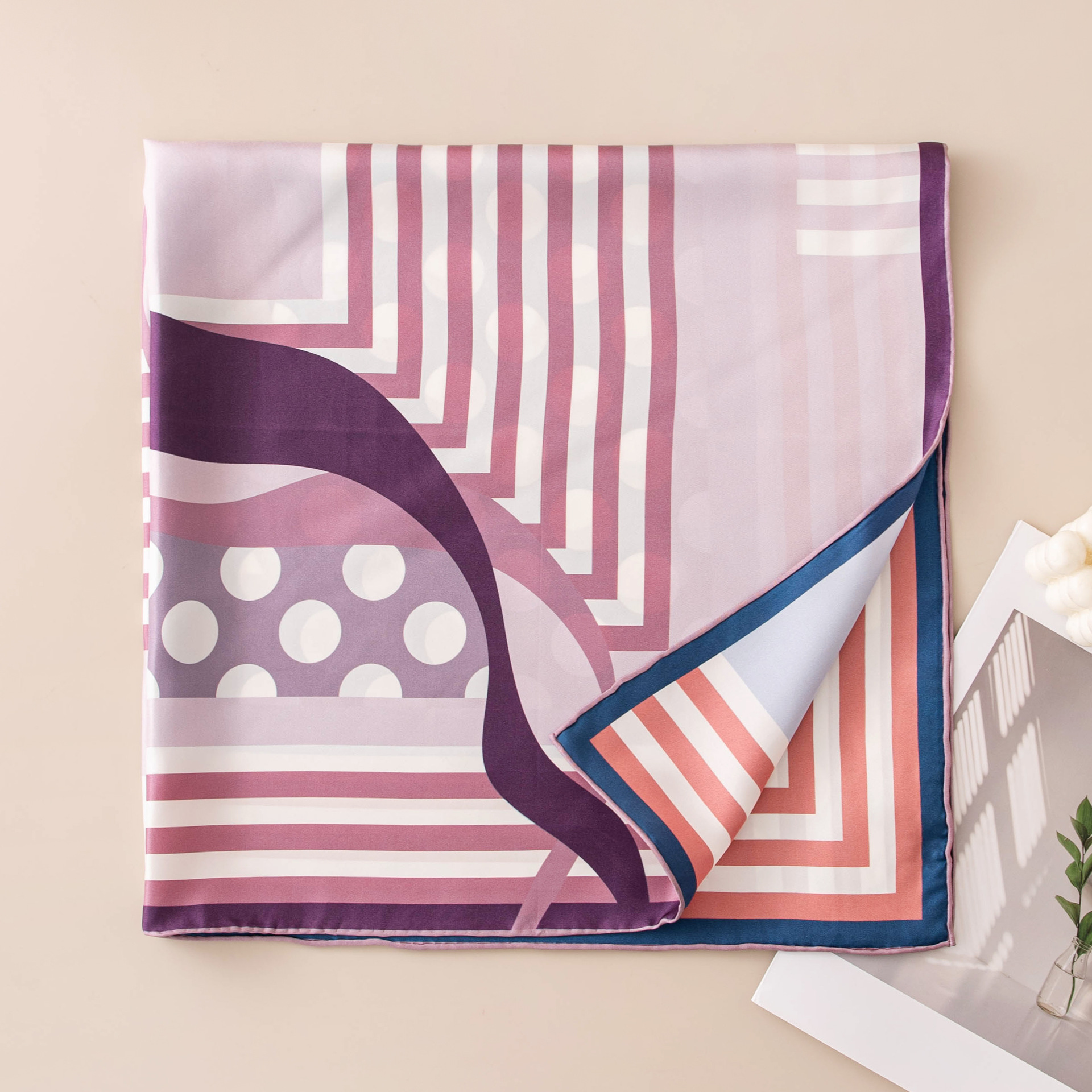 FHZ26-90616-3 Hand Roll - Polka Dot Geometry