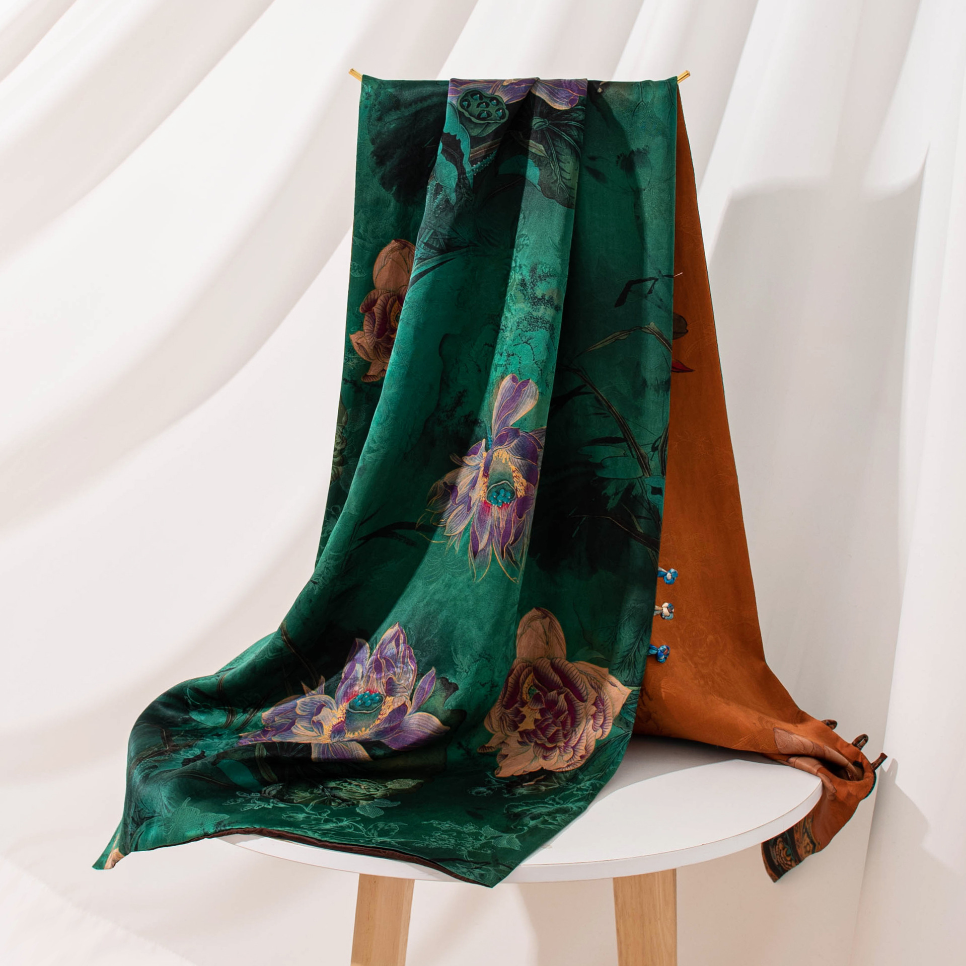 The Double-Layer Jacquard Silk Scarf with Gift Box - Image 3