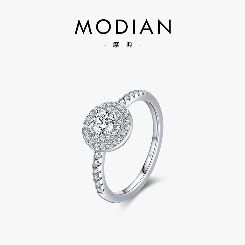 The Classic Rhinestone Band Ring