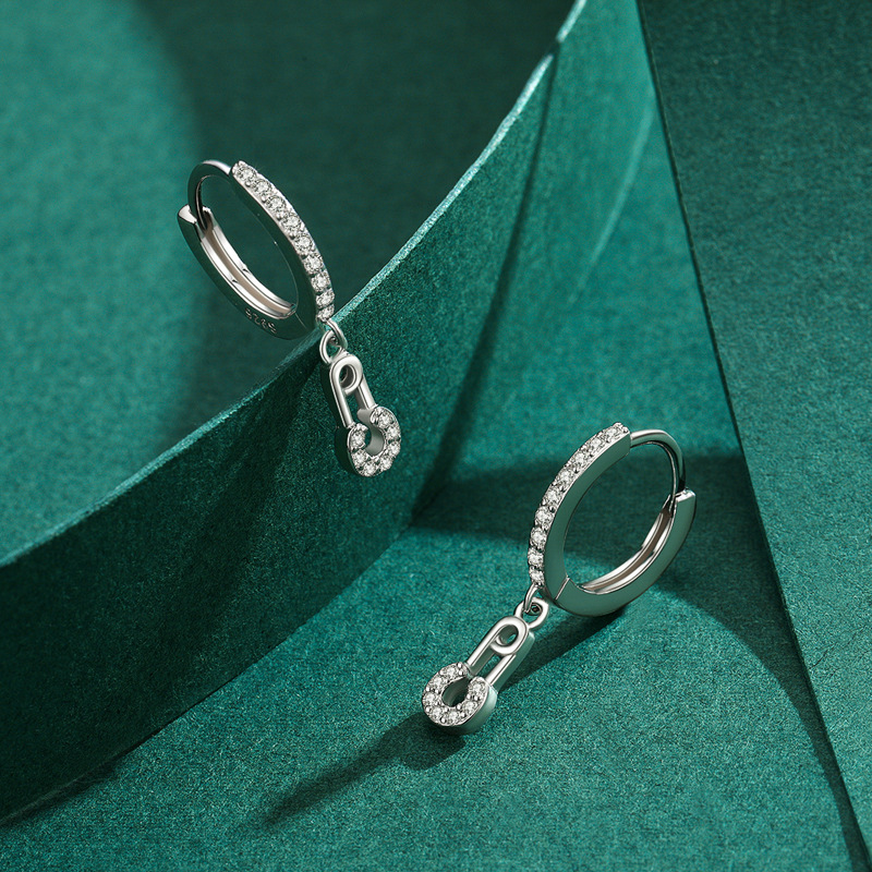 The S925 Sterling Silver Full Diamond Sparkling Ear Cuff - Image 4