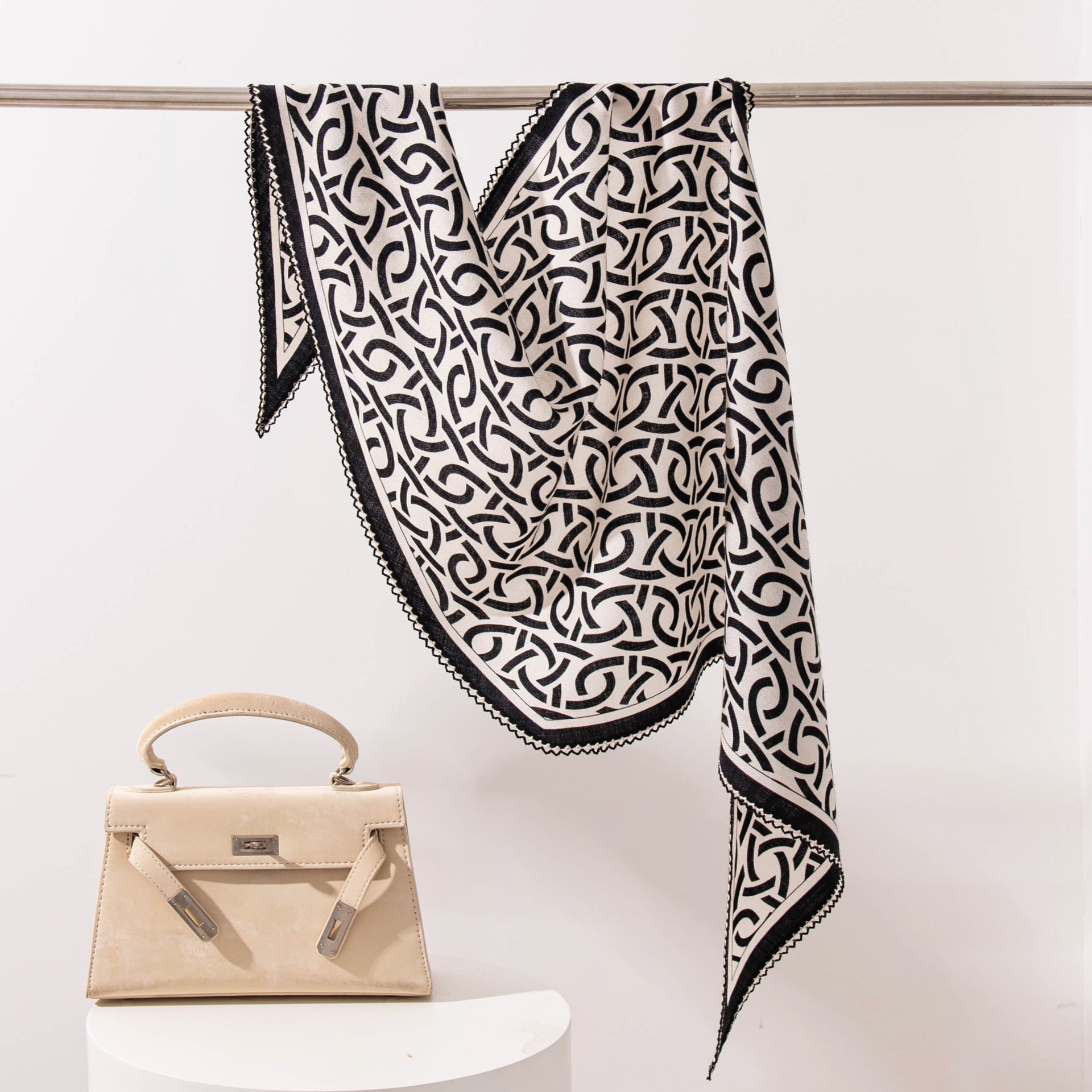 The Silk Wool Diamond Shawl with Lace - Image 2