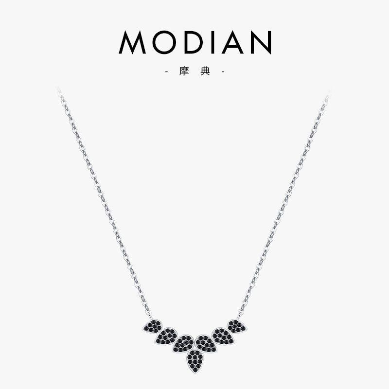 The S925 Sterling Silver Leaf Cross Collarbone Necklace