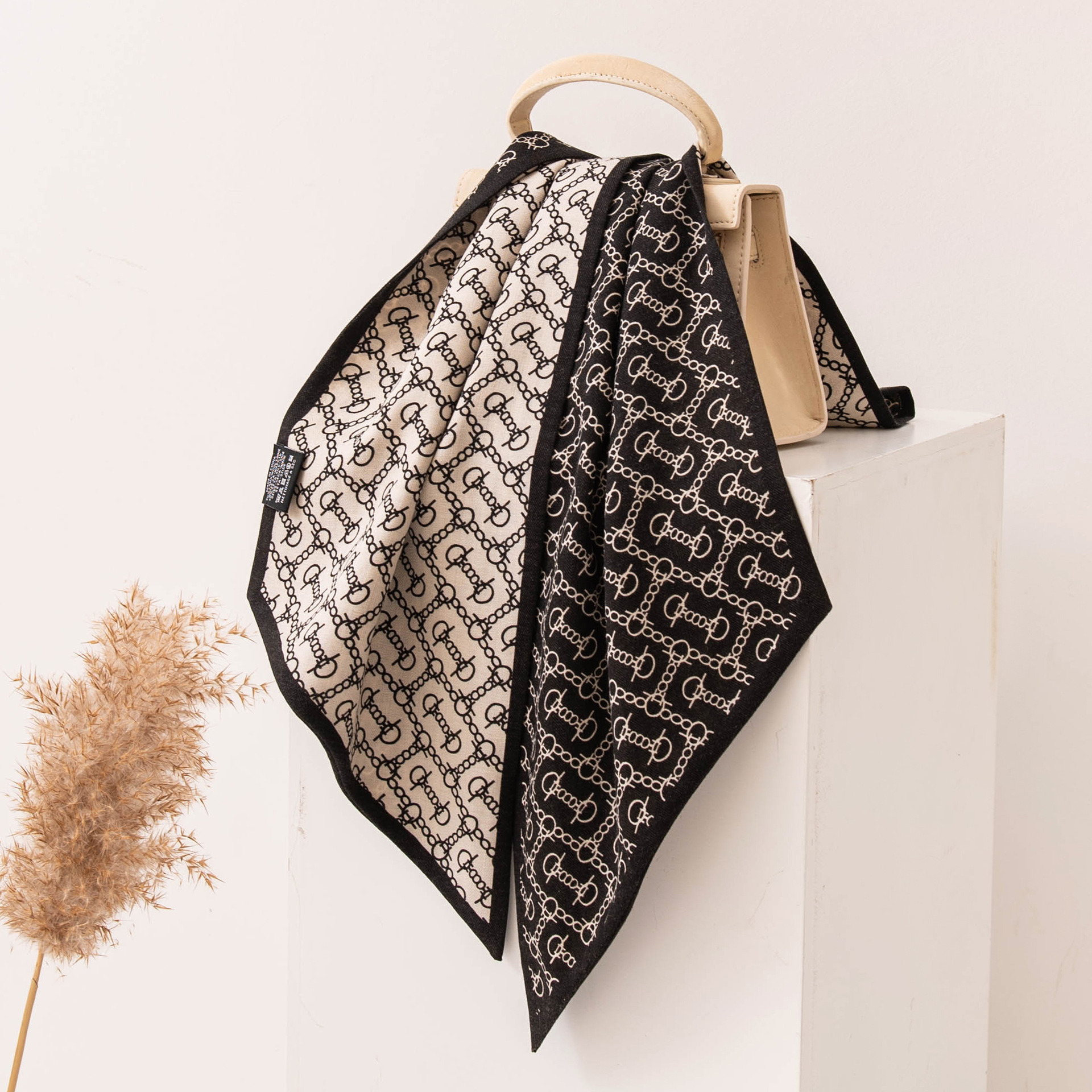 The Double Layer Contrast Silk Wool Scarf - Image 2