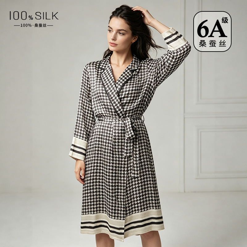 The 100% Mulberry Silk Lightweight Sleepwear Robe - Image 2