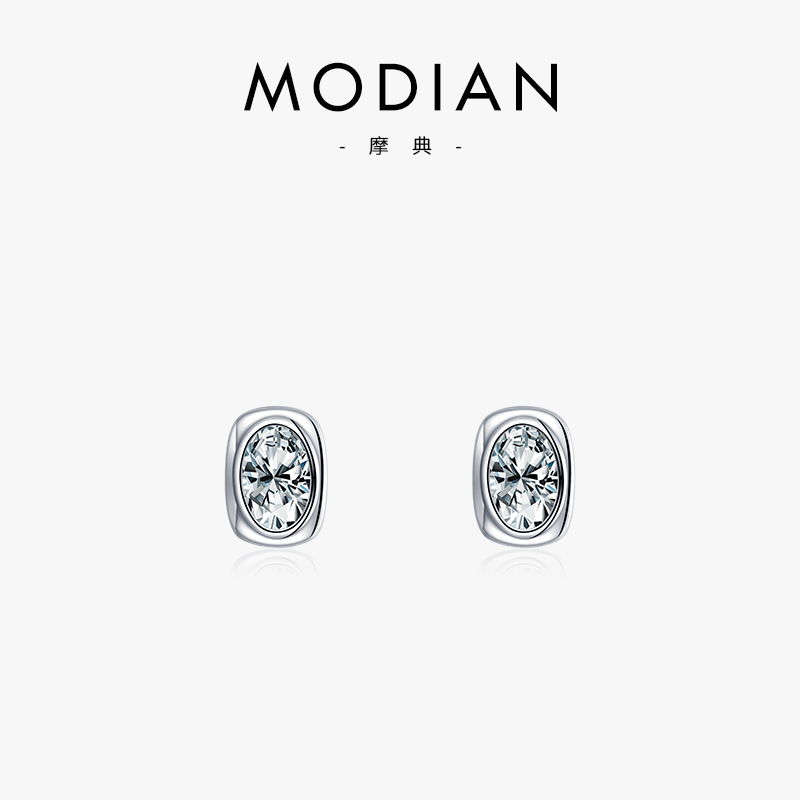 The Vintage S925 Silver Stud Earrings with Simulated Diamond
