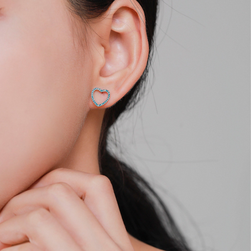 The S925 Sterling Silver Minimalist Heart Earrings - Image 2