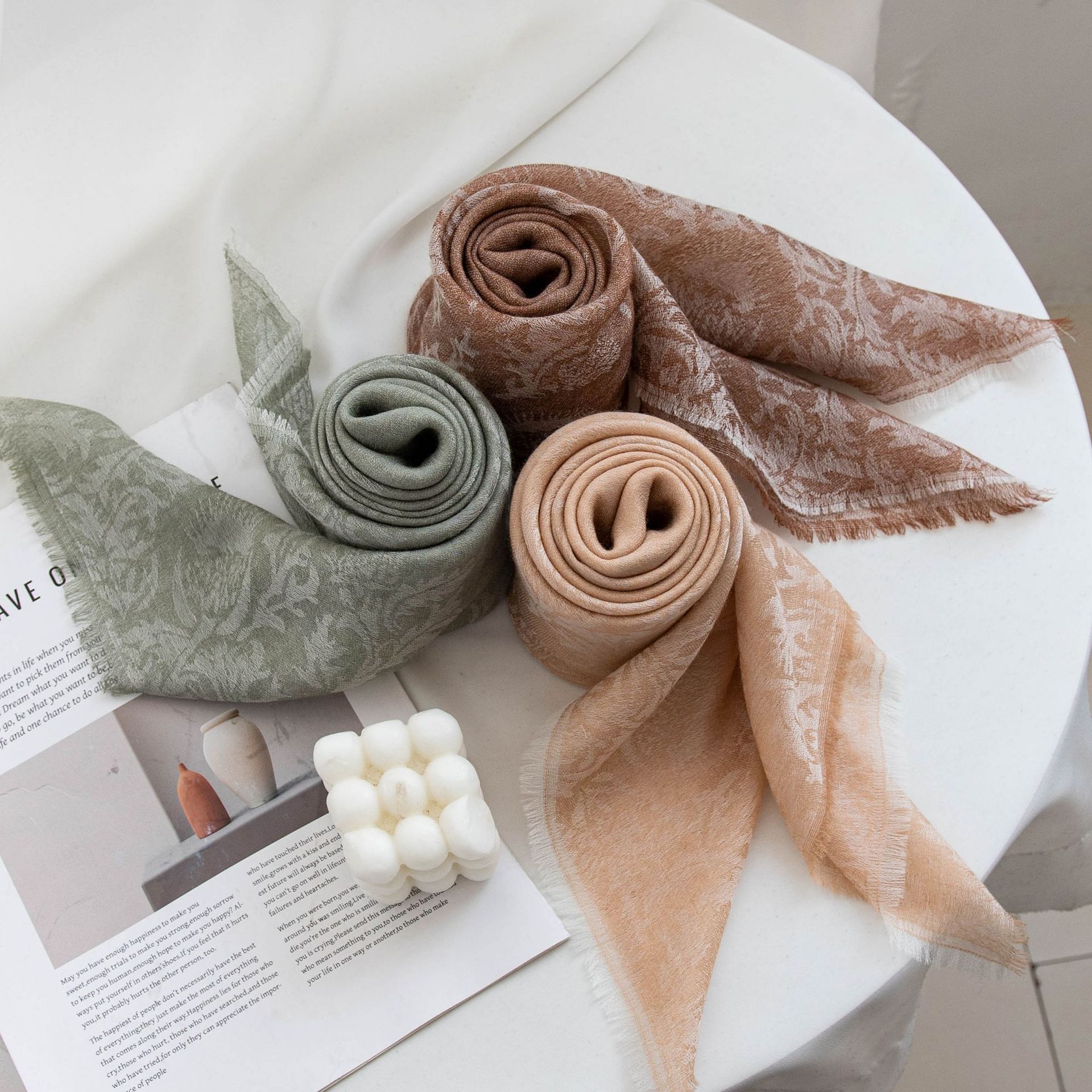 The 100% Cashmere Paisley Jacquard Shawl - Image 4
