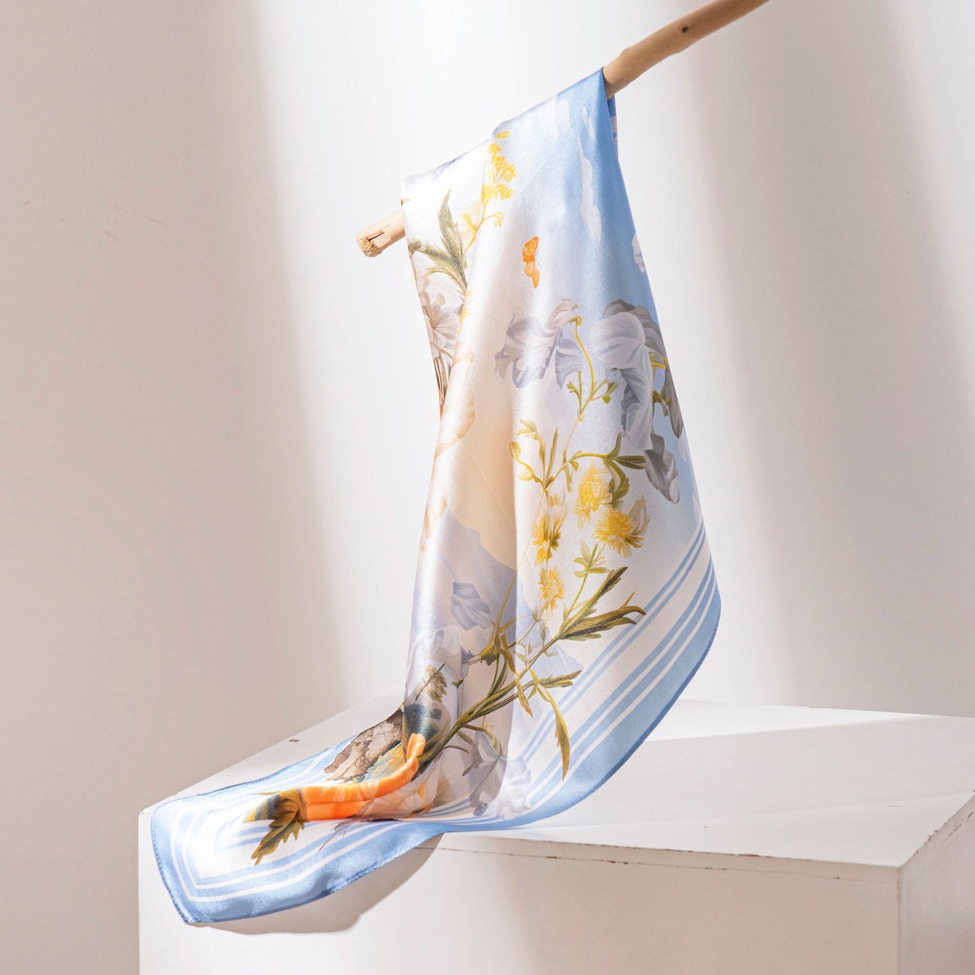 FHZ24-9230-1 Flowers Competing Light Blue