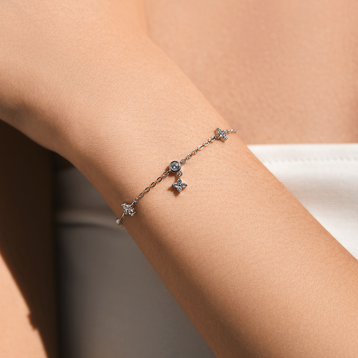 The S925 Sterling Silver Clover Bracelet - Image 2