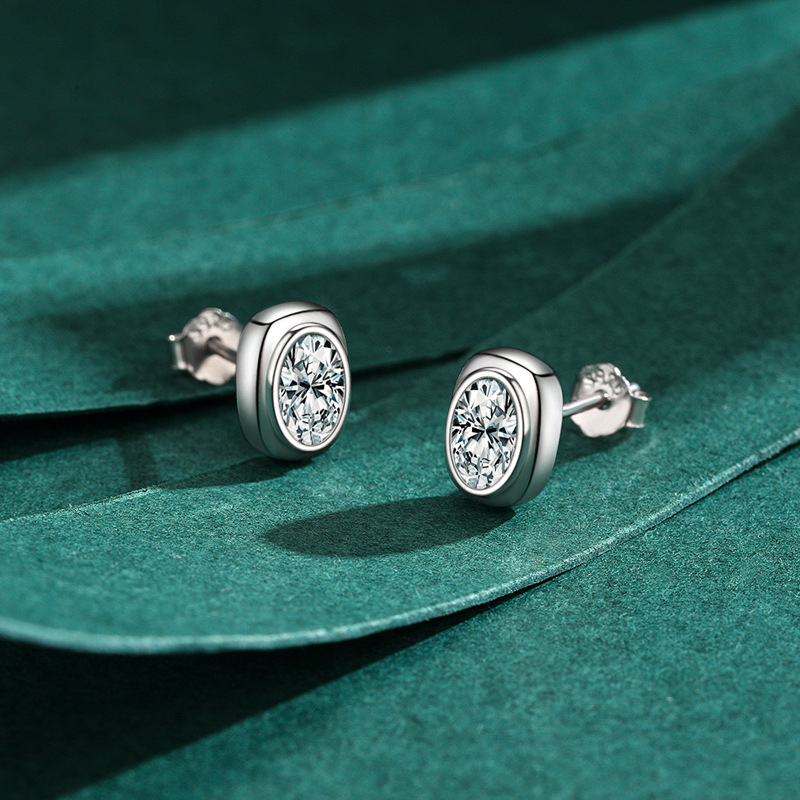 The Vintage S925 Silver Stud Earrings with Simulated Diamond - Image 3