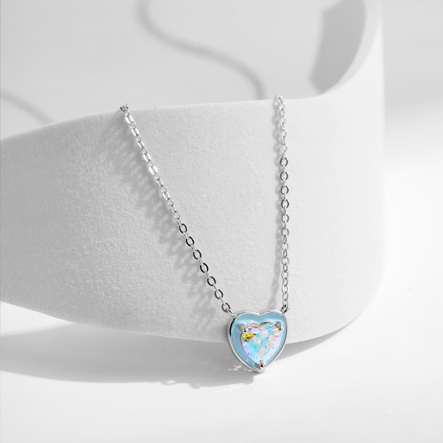 The S925 Sterling Silver Resin Heart Gradient Necklace - Image 4