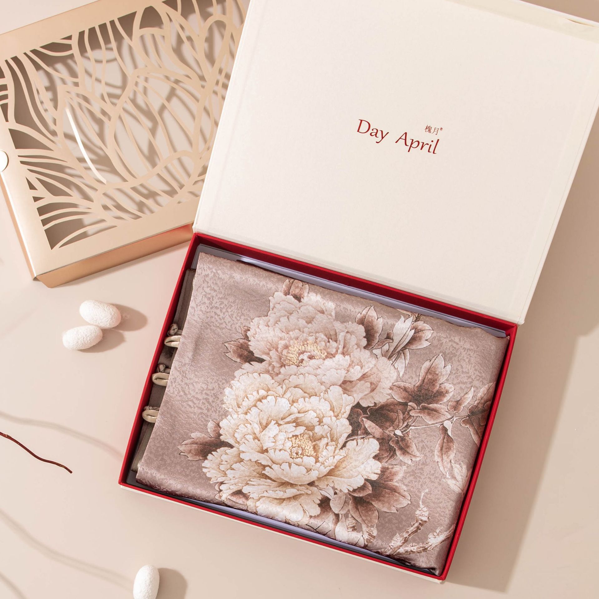 The Snowflake Pattern Pure Silk Double-Layer Buckle Wrap - Image 4