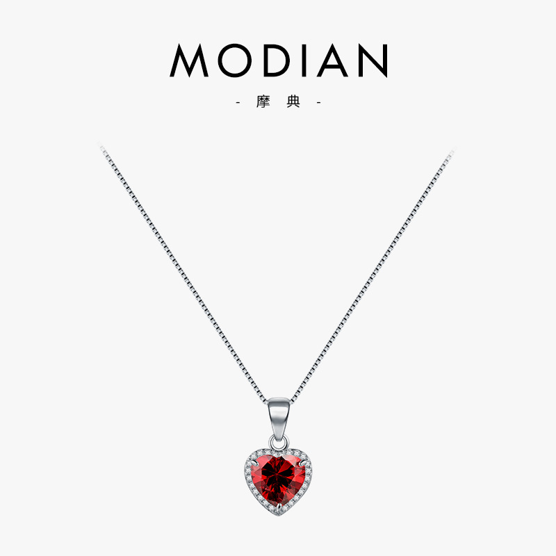 The S925 Sterling Silver Heart Zirconia Box Chain Necklace