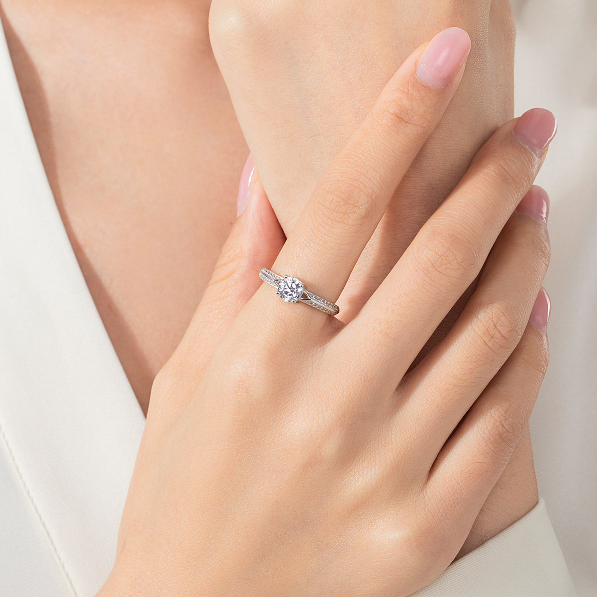 The S925 Sterling Silver 4-Prong Zircon Ring - Image 2